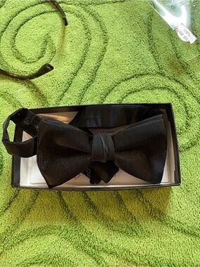 All Silk black satin pre-tied bow tie adjustable band for a customizable fit.